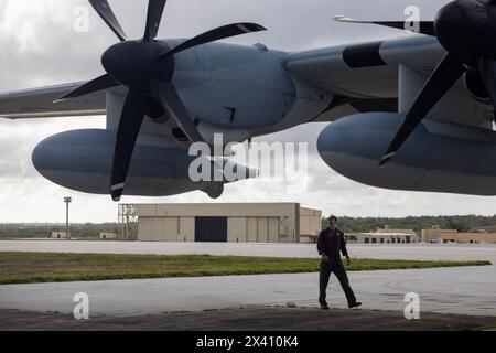 Major William Pagliarulo, ein Pilot der Marine Aerial Refueler Transport Squadron (VMGR) 152, Marine Aircraft Group 12, 1. März Stockfoto