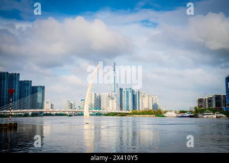 BA Son Bridge oder Thu Thiem 2 Bridge über den Saigon River in Ho Chi Minh City, Vietnam Stockfoto