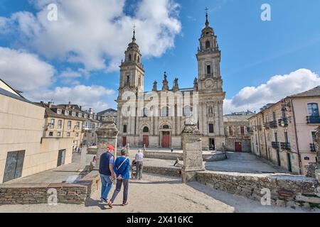 Lugo, Spanien - 29. April 2024: Kunst und glaube verflechten sich in der romanischen Kathedrale von Lugo. Kathedrale von Lugo Stockfoto