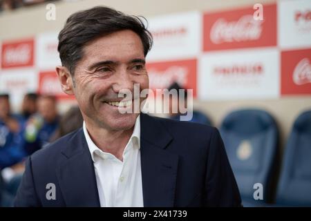 Villarreal, Spanien. April 2024. VILLARREAL, SPANIEN - 28. APRIL: Marcelino Garcia Toral Cheftrainer von Villarreal CF sieht sich vor dem LaLiga EA Spots Match zwischen Villarreal CF und Rayo Vallecano im Estadio de la Ceramica am 28. April 2024 in Villarreal, Spanien, an. (Foto von Jose Torres/Photo Players Images) Credit: Magara Press SL/Alamy Live News Stockfoto