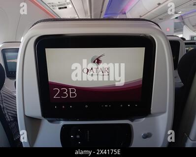 Ansicht des Kabinenbildschirms in katarischen Flugzeugen. Stockfoto