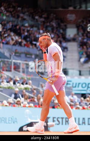 MADRID, SPANIEN - 29. APRIL: Rafael Nadal während des Spiels gegen Pedro Cachin am 8. Tag der Mutua Madrid Open im Caja Magica Stadion in Madrid. Guille Martinez/AFLO/Alamy Live News Stockfoto