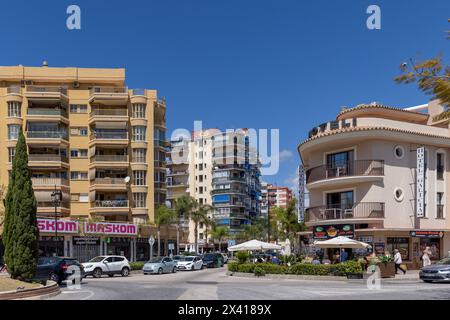 Fuengirola Uferstraße mit Zufallsleuten Stockfoto