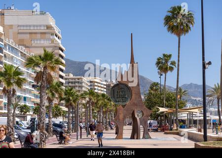 Fuengirola Uferstraße mit Zufallsleuten Stockfoto