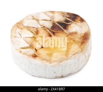 Leckerer gebackener Camembert mit Honig isoliert auf weiß Stockfoto