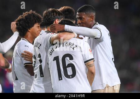 Barcelona, Spanien. April 2024. Spanien La Liga Fußball Spiel FC Barcelona gegen Valencia im Estadio Olímpico de Montjuic, Barcelona, 29. April 2024 Valencia Spieler feiern ein Tor 900/Cordon PRESS Credit: CORDON PRESS/Alamy Live News Stockfoto