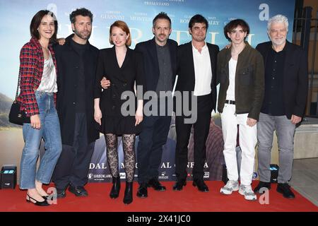 Rom, Italien. April 2024. ROM, ITALIEN - 29.04.2024: Die Besetzung sah den Film sei fratelli Roter Teppich auf der Barberini-Terrasse. Quelle: SIPA USA/Alamy Live News Stockfoto