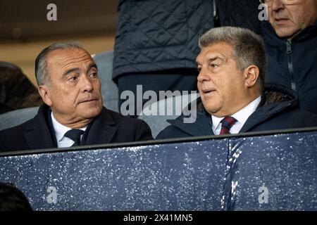 Barcelona, Spanien. April 2024. Der FC Barcelona-Präsident Joan Laporta und Rafael Yuste (FC Barcelona vicepresidente) sind am 29. April 2024 bei einem Spiel der La Liga EA Sports zwischen dem FC Barcelona und Valencia CF im Estadi Olímpic Lluis Companys in Barcelona zu sehen. Foto: Felipe Mondino/SIPA USA Credit: SIPA USA/Alamy Live News Stockfoto