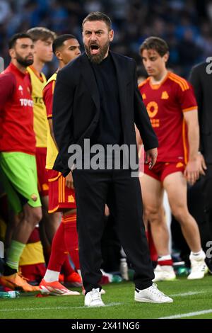 Daniele de Rossi Trainer der AS Roma während des Fußballspiels der Serie A zwischen dem SSC Neapel und AS Roma im Diego Armando Maradona Stadion in Neapel (Italien), 28. April 2024. Stockfoto