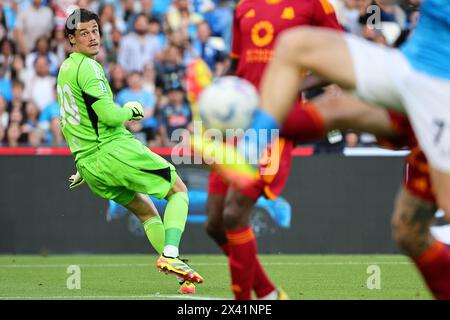 Mile Svilar von AS Roma während des Fußballspiels der Serie A zwischen SSC Neapel und AS Roma im Diego Armando Maradona Stadion in Neapel (Italien), 28. April 2024. Stockfoto