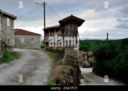 Erhöhter Speicher in Mouricios, Chantada, Lugo, Spanien Stockfoto