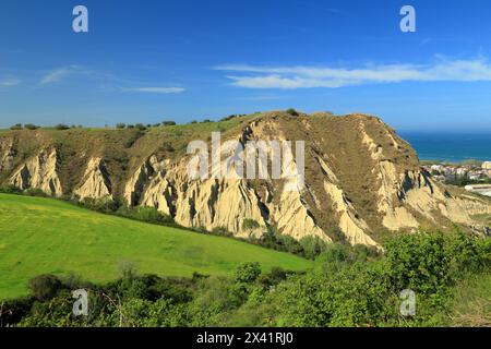 Badlands 'Calanchi delle Pullette', in der Nähe von Montepagano, Roseto degli Abruzzi, Abruzzen, Italien Stockfoto