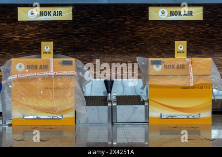 NAN, THAILAND, 19. MAI 2023, Ein geschlossener NOK Air Check-in-Schalter an einem Flughafen in Nordthailand Stockfoto