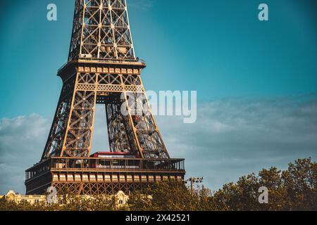 Paris, Frankreich - Januar 2024: Wunderschönes Foto vom Eifflel-Turm Stockfoto