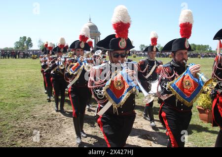 28. April 2024, Carditello, Campania/Caserta, Italien: Historisches Karussell mit der Aufführung des 4. Carabinieri-Pferderegiments. (Kreditbild: © Salvatore Esposito/Pacific Press via ZUMA Press Wire) NUR REDAKTIONELLE VERWENDUNG! Nicht für kommerzielle ZWECKE! Stockfoto