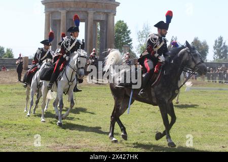 28. April 2024, Carditello, Campania/Caserta, Italien: Historisches Karussell mit der Aufführung des 4. Carabinieri-Pferderegiments. (Kreditbild: © Salvatore Esposito/Pacific Press via ZUMA Press Wire) NUR REDAKTIONELLE VERWENDUNG! Nicht für kommerzielle ZWECKE! Stockfoto