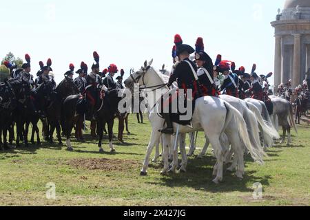 28. April 2024, Carditello, Campania/Caserta, Italien: Historisches Karussell mit der Aufführung des 4. Carabinieri-Pferderegiments. (Kreditbild: © Salvatore Esposito/Pacific Press via ZUMA Press Wire) NUR REDAKTIONELLE VERWENDUNG! Nicht für kommerzielle ZWECKE! Stockfoto