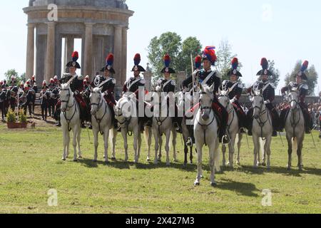 28. April 2024, Carditello, Campania/Caserta, Italien: Historisches Karussell mit der Aufführung des 4. Carabinieri-Pferderegiments. (Kreditbild: © Salvatore Esposito/Pacific Press via ZUMA Press Wire) NUR REDAKTIONELLE VERWENDUNG! Nicht für kommerzielle ZWECKE! Stockfoto