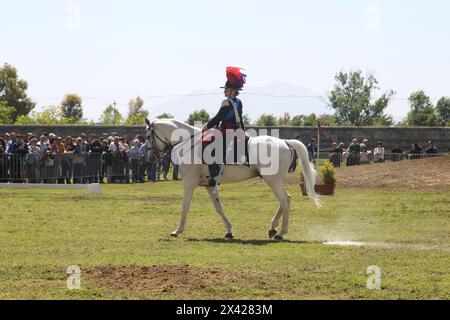 28. April 2024, Carditello, Campania/Caserta, Italien: Historisches Karussell mit der Aufführung des 4. Carabinieri-Pferderegiments. (Kreditbild: © Salvatore Esposito/Pacific Press via ZUMA Press Wire) NUR REDAKTIONELLE VERWENDUNG! Nicht für kommerzielle ZWECKE! Stockfoto