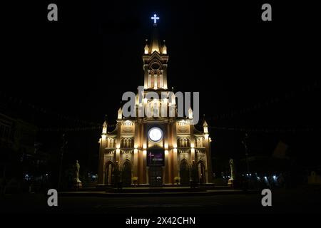 Die da Nang Kathedrale bei Nacht. Stockfoto
