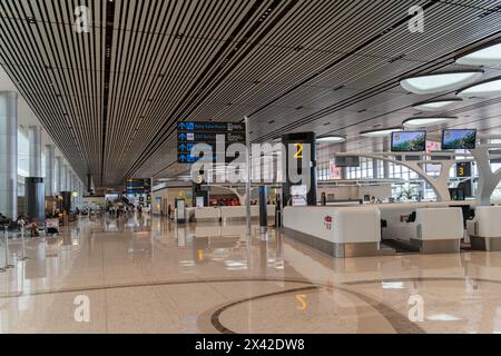 Singapur - August 29,2023 : Innenansicht des Singapore Changi Airport, Menschen können sehen, wie sie ihn erkunden und auf ihren Flug warten. Stockfoto