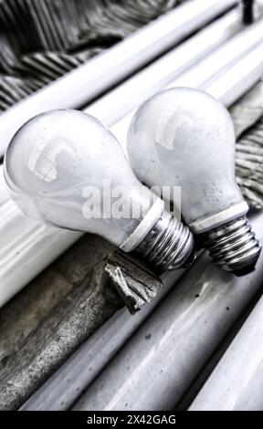 Details zu defekten und beschädigten Glühlampen, Recycling Stockfoto