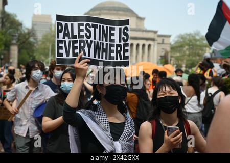 Studenten protestieren am 29. April 2024 im „Gaza Solidarity Encamp“ an der Columbia University in New York City. Stockfoto