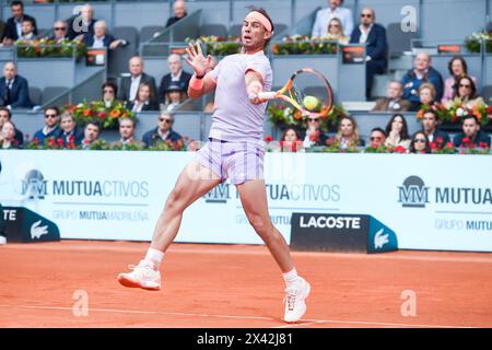 Madrid, Spanien. April 2024. Rafael Nadal aus Spanien spielt gegen Pedro Cachin aus Argentinien beim Turnier der Mutua Madrid Open 2024 in La Caja Magica. Endergebnis: Rafael Nadal 2:1 Pedro Cachin. Quelle: SOPA Images Limited/Alamy Live News Stockfoto