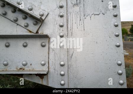 Detail der verschraubten Balken, die die Joso High Bridge über den Snake River in Washington, USA, stützen Stockfoto