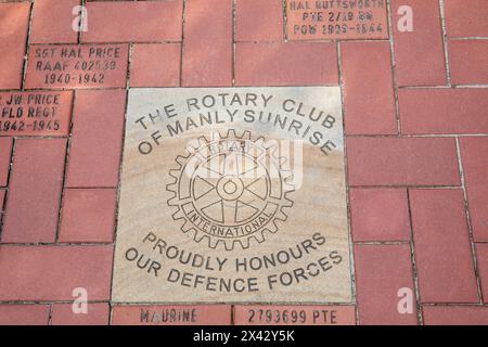 Memorial Walk North Head, Pavers Walkway sind mit den Namen und Botschaften derer versehen, die in der Navy, Army, Air Force und Merchant Navy gedient haben Stockfoto