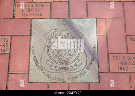 Memorial Walk North Head, Pavers Walkway sind mit den Namen und Botschaften derer versehen, die in der Navy, Army, Air Force und Merchant Navy gedient haben Stockfoto