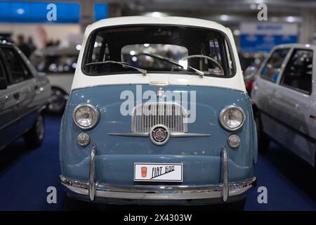 Fiat 600 Multipla - Vintage-Sammlerauto auf der Ausstellung, hergestellt 1966. Stockfoto