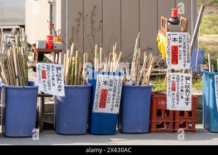 Leihstock 100 Yen pro Stock am Konpira-Schrein Omotesando Street. Kotohira, Kagawa, Japan Stockfoto