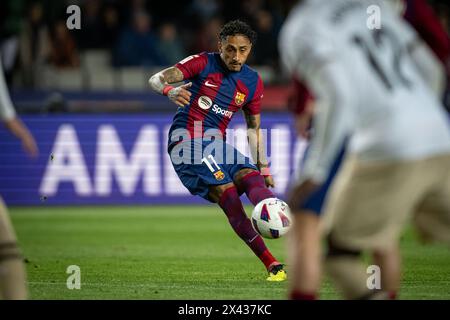 Barcelona, Spanien. April 2024. Raphinha (FC Barcelona) schießt am 29. April 2024 bei einem Spiel der La Liga EA Sports zwischen dem FC Barcelona und Valencia CF im Estadi Olimpic Lluis Companys in Barcelona, Spanien, ins Tor. Foto von Felipe Mondino Credit: Unabhängige Fotoagentur/Alamy Live News Stockfoto