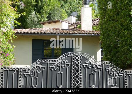 Los Angeles, Kalifornien, USA 29. April 2024 Schauspieler Alan Hale und Sänger Russ Columbo ehemaliges Haus am 1940 Outpost Drive am 29. April 2024 in Los Angeles, Kalifornien, USA. Foto: Barry King/Alamy Stock Photo Stockfoto