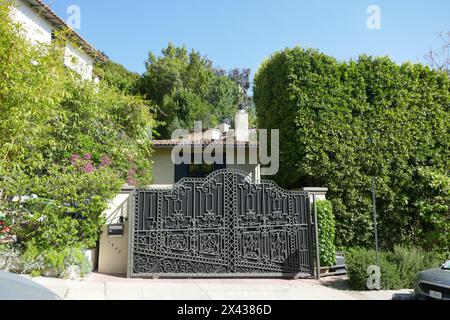 Los Angeles, Kalifornien, USA 29. April 2024 Schauspieler Alan Hale und Sänger Russ Columbo ehemaliges Haus am 1940 Outpost Drive am 29. April 2024 in Los Angeles, Kalifornien, USA. Foto: Barry King/Alamy Stock Photo Stockfoto