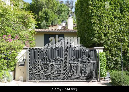 Los Angeles, Kalifornien, USA 29. April 2024 Schauspieler Alan Hale und Sänger Russ Columbo ehemaliges Haus am 1940 Outpost Drive am 29. April 2024 in Los Angeles, Kalifornien, USA. Foto: Barry King/Alamy Stock Photo Stockfoto