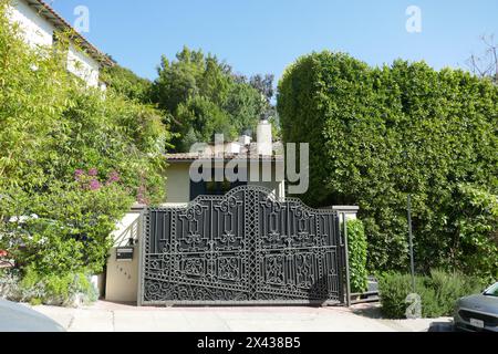 Los Angeles, Kalifornien, USA 29. April 2024 Schauspieler Alan Hale und Sänger Russ Columbo ehemaliges Haus am 1940 Outpost Drive am 29. April 2024 in Los Angeles, Kalifornien, USA. Foto: Barry King/Alamy Stock Photo Stockfoto