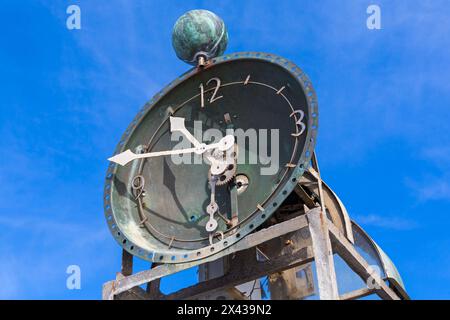 Mechanische Wasseruhr am Southwold Pier, Suffolk, Großbritannien im April Stockfoto