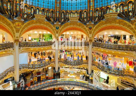 Neo-byzantinische Kuppel (43 m), entworfen von Ferdinand Chanut, Georges Chedanne. Galeries Lafayette Haussmann, das berühmte Geschäft am Boulevard Stockfoto