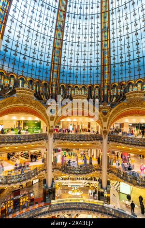 Neo-byzantinische Kuppel (43 m), entworfen von Ferdinand Chanut, Georges Chedanne. Galeries Lafayette Haussmann, das berühmte Geschäft am Boulevard Stockfoto