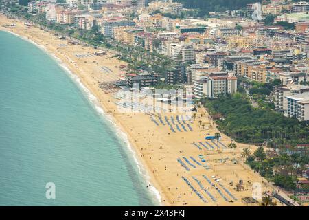 Blick auf den Kleopatra-Strand in Alanya, einem der touristischen Viertel von Antalya, vom Schloss Alanya Stockfoto