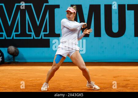 Yulia Putintseva aus Kasachstan feiert nach dem Sieg gegen Daria Kasatkina aus Russland bei den Mutua Madrid Open 2024, ATP Masters 1000 und WTA 1000, einem Tennisturnier am 29. April 2024 in Caja Magica in Madrid Stockfoto