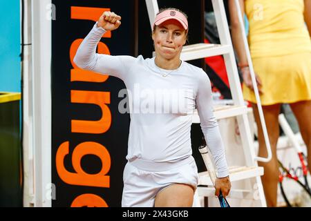 Yulia Putintseva aus Kasachstan feiert nach dem Sieg gegen Daria Kasatkina aus Russland bei den Mutua Madrid Open 2024, ATP Masters 1000 und WTA 1000, einem Tennisturnier am 29. April 2024 in Caja Magica in Madrid Stockfoto