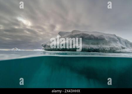 Ein Blick auf einen Eisberg. Vibebukta, Austfonna, Svalbard, Norwegen Stockfoto