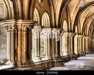 Das Kloster aus dem frühen 12. Jahrhundert in der alten Kathedrale (SE Velha). Stockfoto