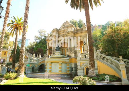 Atemberaubender Eintritt zum Cerro Santa Lucia Hilltop, dem historischen öffentlichen Park in der Innenstadt von Santiago in Chile, Südamerika Stockfoto