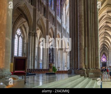 Landschaft im Inneren der Kathedrale von Reims in Reims, der bevölkerungsreichsten Stadt im französischen Departement Marne Stockfoto