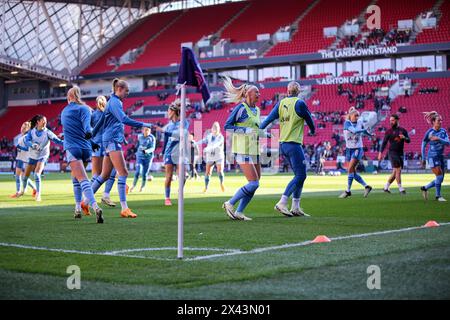 Bristol, Großbritannien. April 2024. Bristol, England, 28. April 2024 Manchester City Womens Team warm Up vor dem Barclays FA Womens Super League Spiel zwischen Bristol City Women und Manchester City WFC am Ashton Gate in Bristol, England. (Beast/SPP) Credit: SPP Sport Press Photo. /Alamy Live News Stockfoto