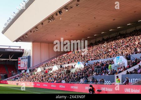 Bristol, Großbritannien. April 2024. Bristol, England, 28. April 2024 die Fans am Ashton Gate während des Spiels der Barclays FA Womens Super League zwischen Bristol City Women und Manchester City WFC im Ashton Gate in Bristol, England. (Beast/SPP) Credit: SPP Sport Press Photo. /Alamy Live News Stockfoto